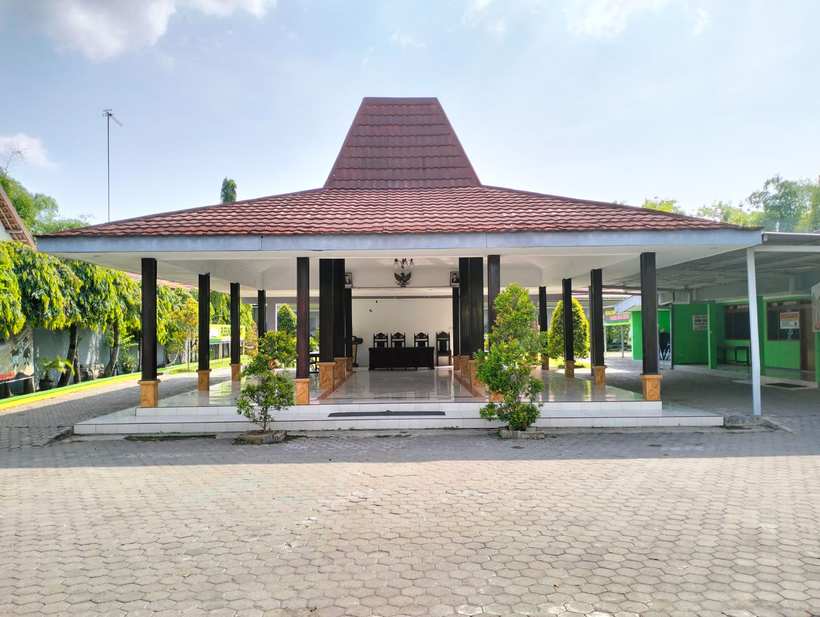 Balai Desa Sera Barat